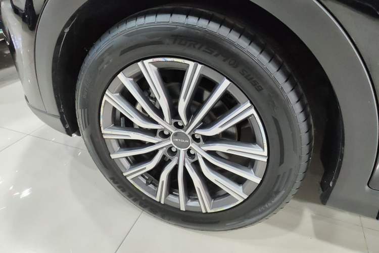 Used JETOUR X70 PLUS 2023 1.5T DCT Brave PLUS 7-Seater
