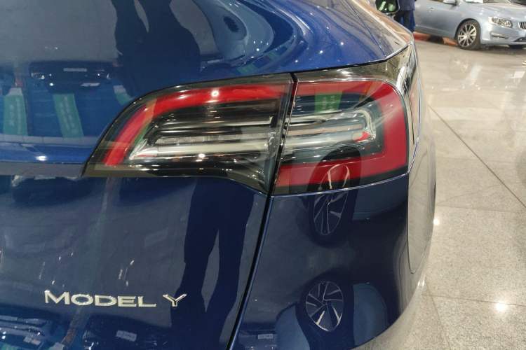 Used Tesla Model Y 2021 Long-Range All-Wheel-Drive Version 3D7 Right Rear Taillight