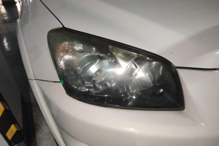 Used Toyota RAV4 2012 Luxurious 2.4L Automatic 4x4 with Stylish Features
