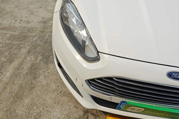 Used Ford Fiesta 2013 Hatchback 1.5L Automatic Fashion Edition Right Front Headlight