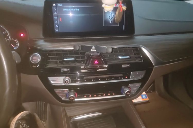 Used BMW 5 Series 2018 Revised Version 530Li Leading Edition Luxury Package Audio And AC Panel