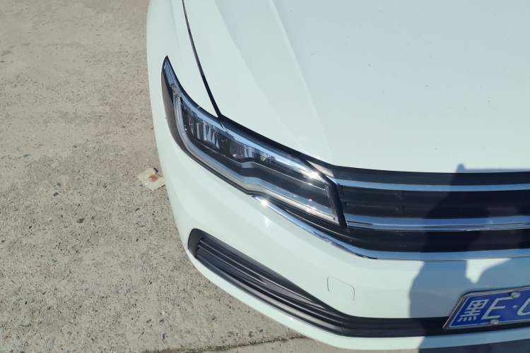 Used Volkswagen Bora 2019 1.5L Automatic Fashion Model Right Front Headlight