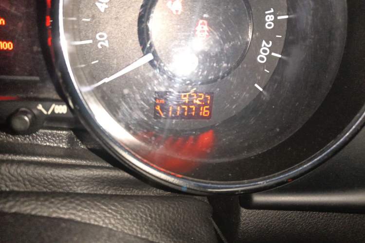 Used Peugeot 3008 2013 1.6THP Automatic Prestige Edition Odometer Close Up