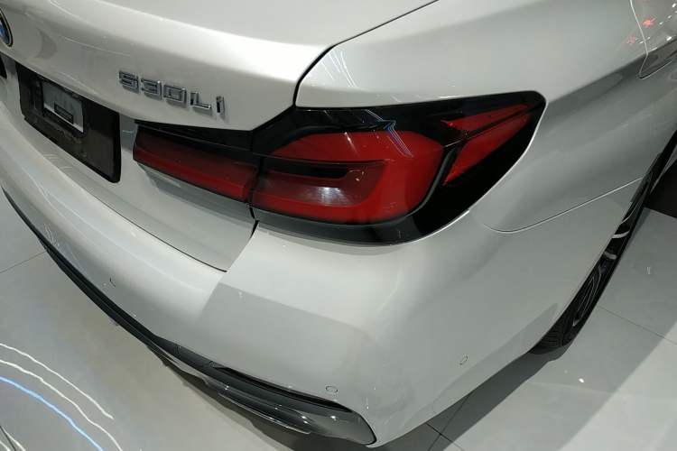 Used BMW 5 Series 2021 Facelifted 525Li M Sport Package Exterior 2