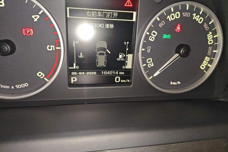 Used Land Rover Discovery 2015 3.0 SDV6 HSE Diesel Version Odometer Close Up