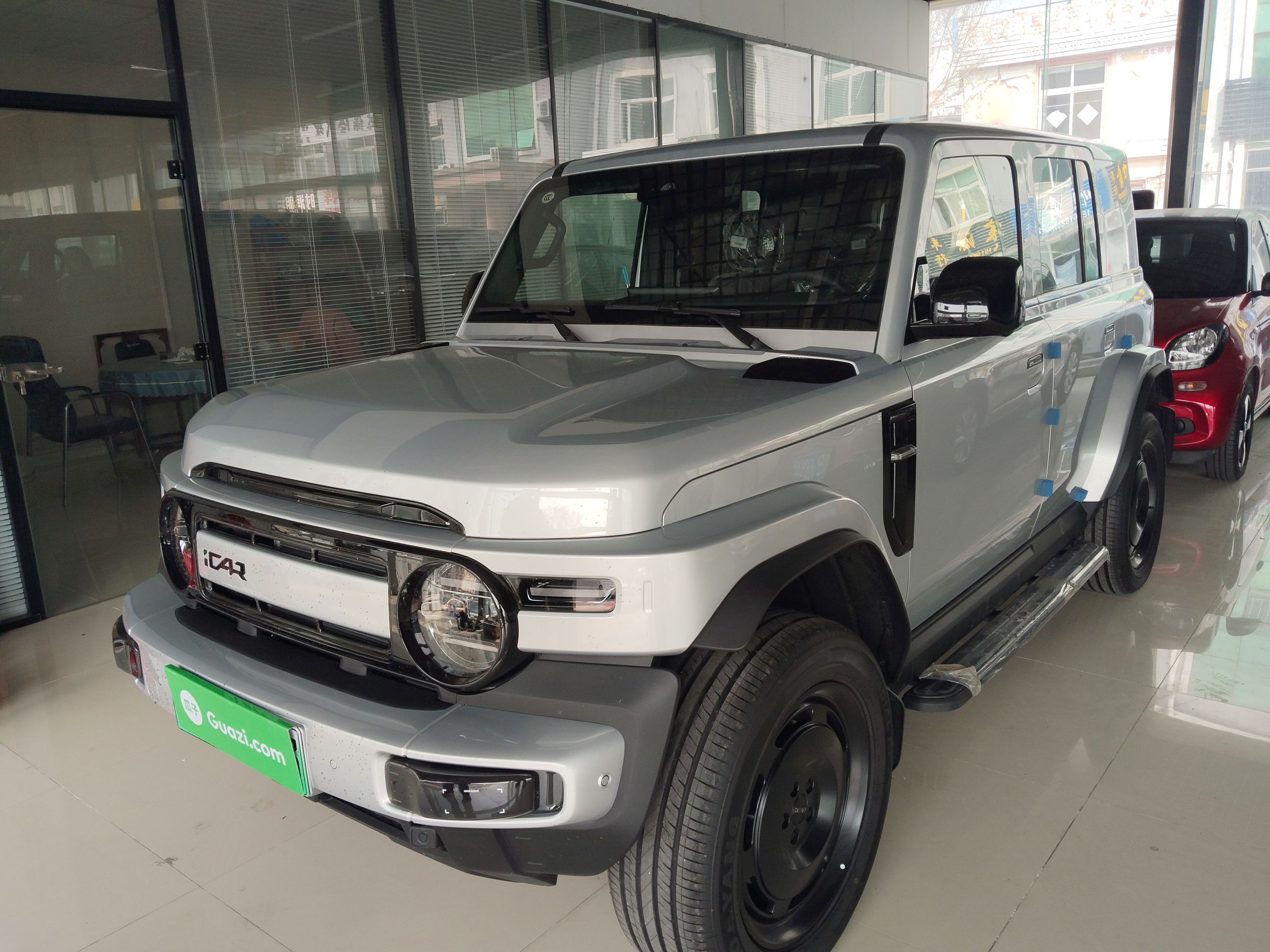 تحت مقدمة السيارة