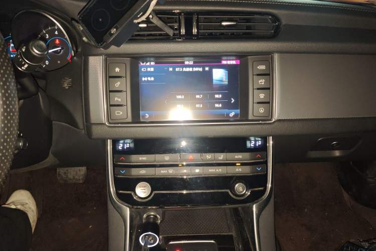 Used Jaguar XF 2016 XF 2.0T Two-Wheel-Drive R-Sport Sport Edition
