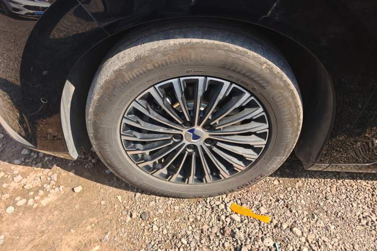 Used Denza D9 2025 DM-i Intelligent Drive 1020 Four-Wheel Drive Flagship Model
