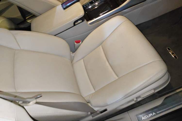 Used Acura RLX 2013 3.5L PAWS Edition