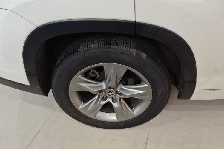 Used Toyota Highlander 2015 2.0T Four-Wheel Drive Luxury Edition 7-Seater Right Rear Wheel Hub