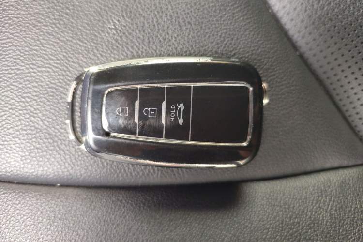 Used Toyota Camry 2021 2.0G Luxury Edition
