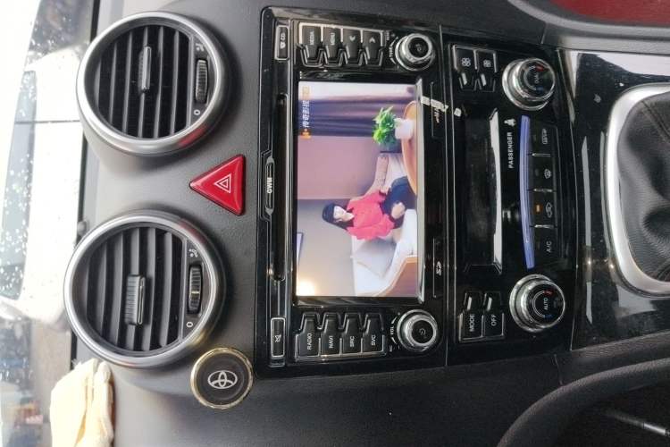 Used Haval H6 2015 Upgraded Model 1.5T Manual Two-Wheel Drive Urban Version Audio And AC Panel