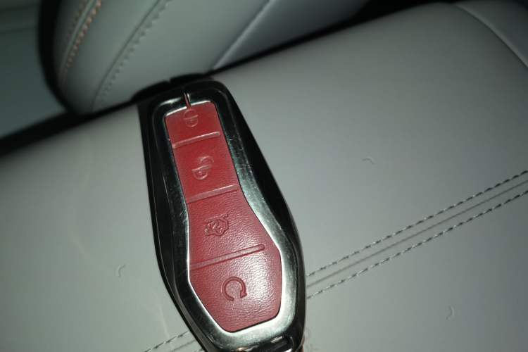 Used BYD Song Pro New Energy 2024 HONOR Edition DM-i 71KM Navigation Model Vehicle Key