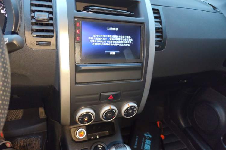 Used Dongfeng Fengdu MX6 2015 2.0L CVT Two-Wheel Drive Excellence Edition Audio And AC Panel