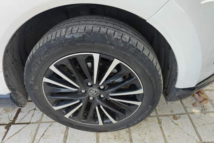 Used Toyota Venza 2023 2.5L Smart Electric Hybrid Dual-Drive Prestige Version Right Front Wheel Hub