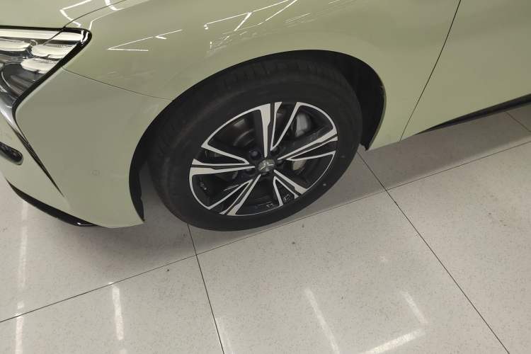 Used Hongqi EH7 2024 690 Pro Left Front Wheel Hub