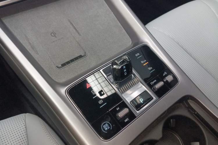 Used BYD Seal 2024 HONOR Edition DM-i 1.5L 121km Luxury Model Gear Lever