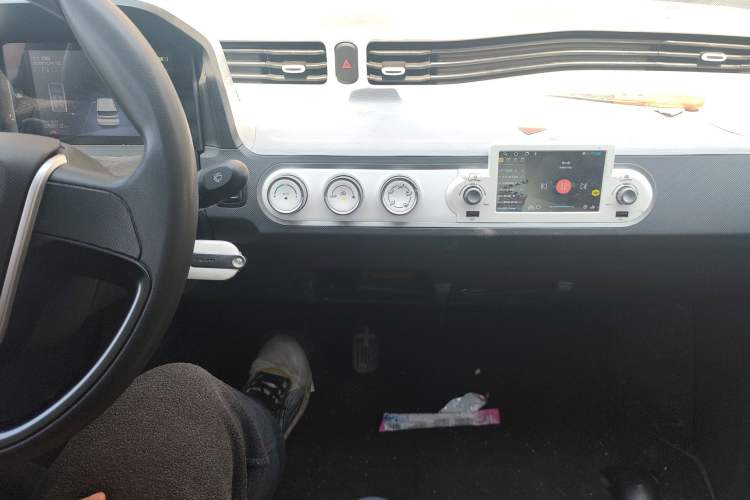 Used Wuling Hongguang MINIEV 2022 Macaron Premium Model – Lithium Iron Phosphate Audio And AC Panel