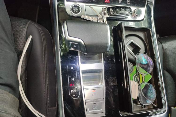 Used Audi Q7 2022 45 TFSI quattro S line Sport Edition Gear Lever