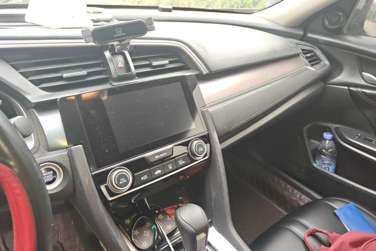 Used Honda Civic 2016 220TURBO CVT Luxury Edition Audio And AC Panel