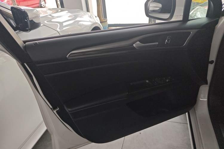 Used Ford Mondeo 2017 Facelifted EcoBoost 180 Fashion Edition Interior 7