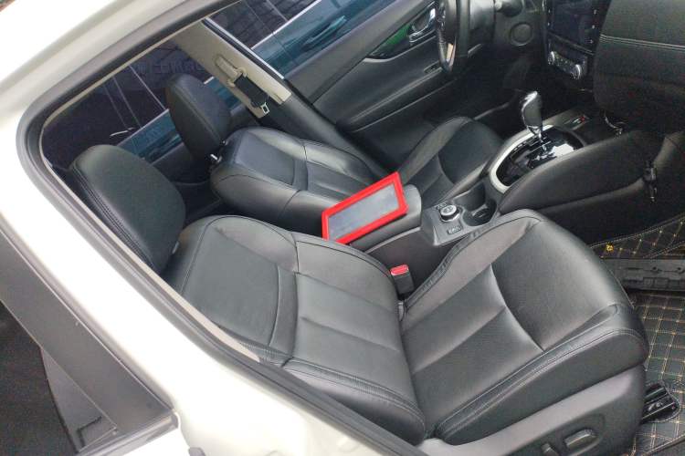 Used Nissan X-Trail 2019 2.5L CVT Smart Connect Luxury Edition 4WD Right Front Seat