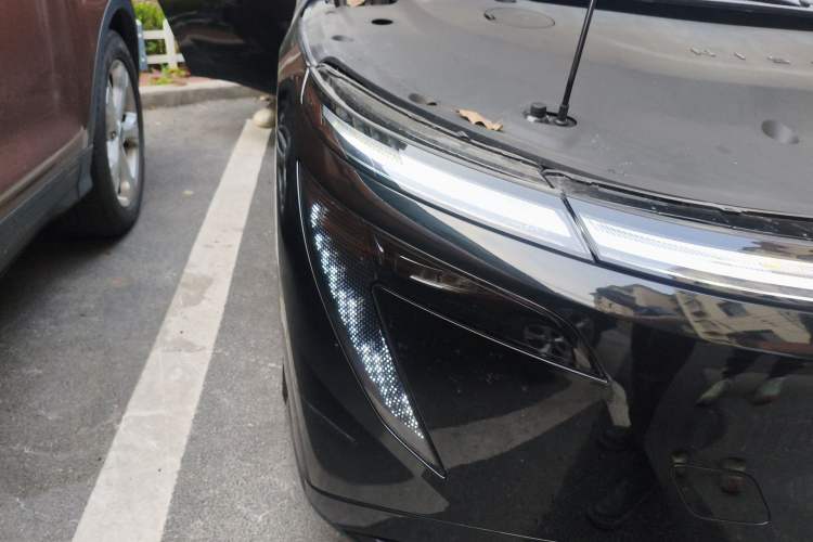 Used Nissan N7 2025 510 Pro Right Front Headlight