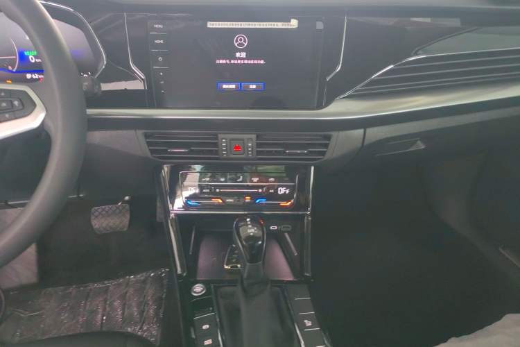 Used Volkswagen Passat New Energy 2025 430 PHEV Hybrid Business Edition Audio And AC Panel