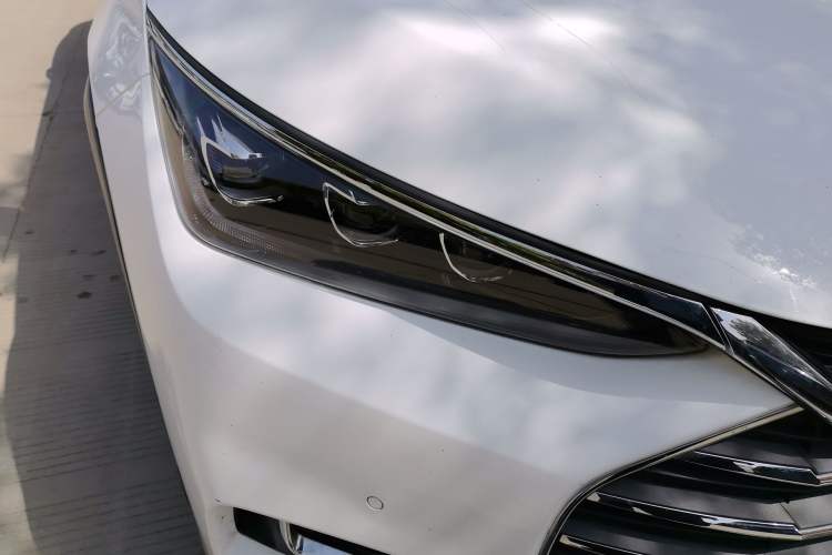 Used BYD Tang 2018 2.0T Automatic Smart Connect Prestige 7-Seater China V Standard Right Front Headlight