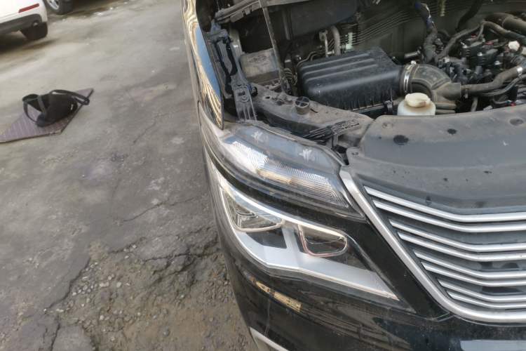 Used FORTHING Lingzhi 2023 V3 1.6L Base Model 2 Seats Right Front Headlight