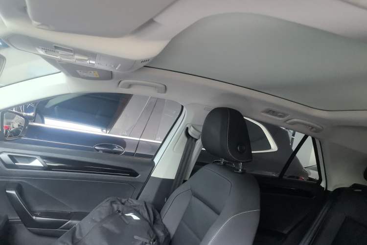 Used Volkswagen T-ROC 2021 280TSI DSG Two-Wheel Drive Comfort Connect Edition