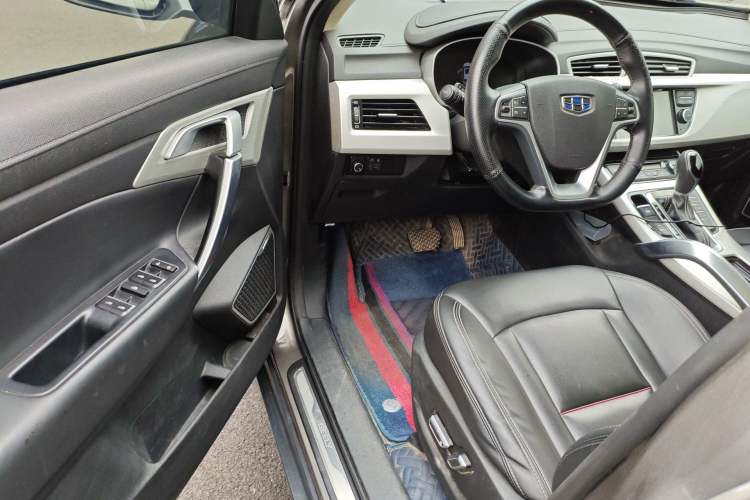 Used Geely Auto Emgrand X7 Sport 2018 1.8TD Automatic Two-Wheel Drive Smart Connect 4G Internet Edition Driver Seat