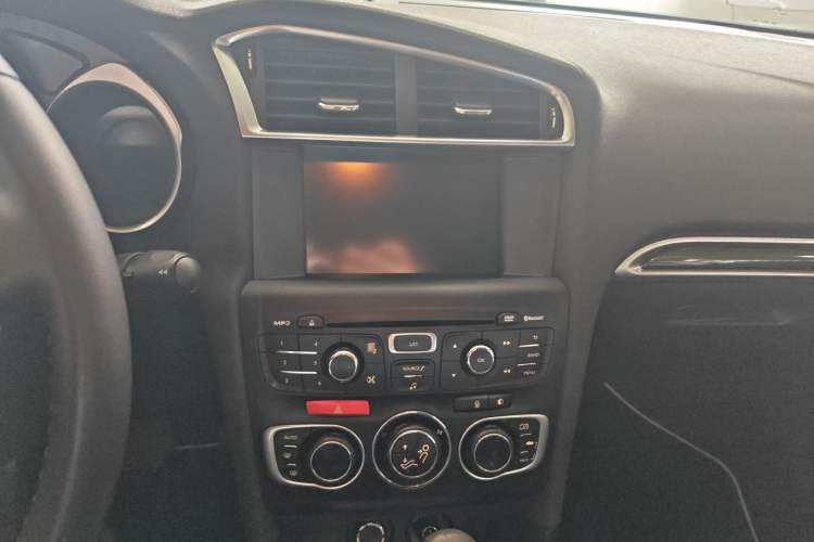 Used Citroen C4L 2014 1.6THP Intelligent Drive Automatic Dynamic Model Audio And AC Panel