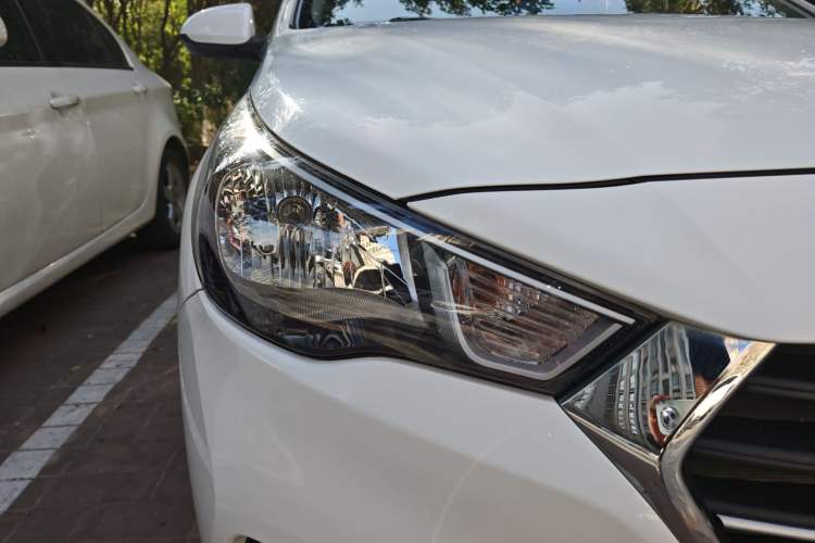 Used Hyundai Verna (new generation) 2016 1.4L Manual Cool Edition GLS Right Front Headlight