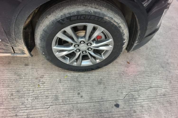 Used Cadillac XT5 2020 Revised Version 28T Luxury Edition Right Front Wheel Hub