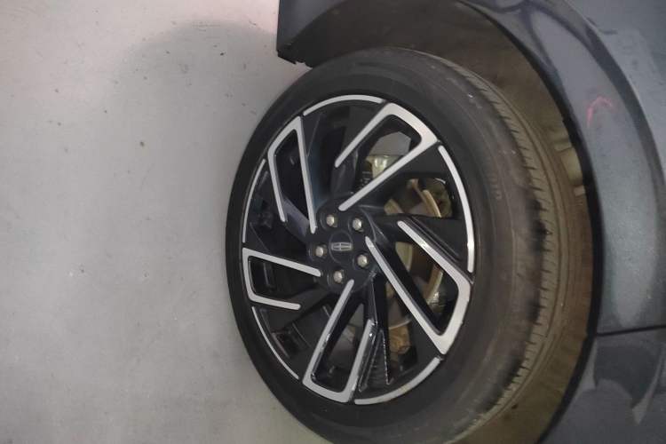 Used Lincoln Z 2022 iKoo Centennial Limited Edition Right Rear Wheel Hub