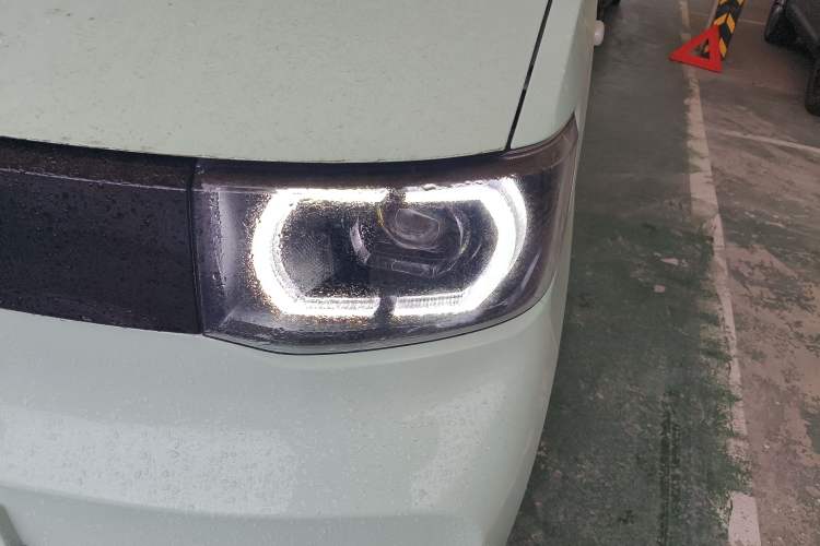 Used Wuling Hongguang MINIEV 2022 Macaron Premium Model – Lithium Iron Phosphate Left Front Headlight