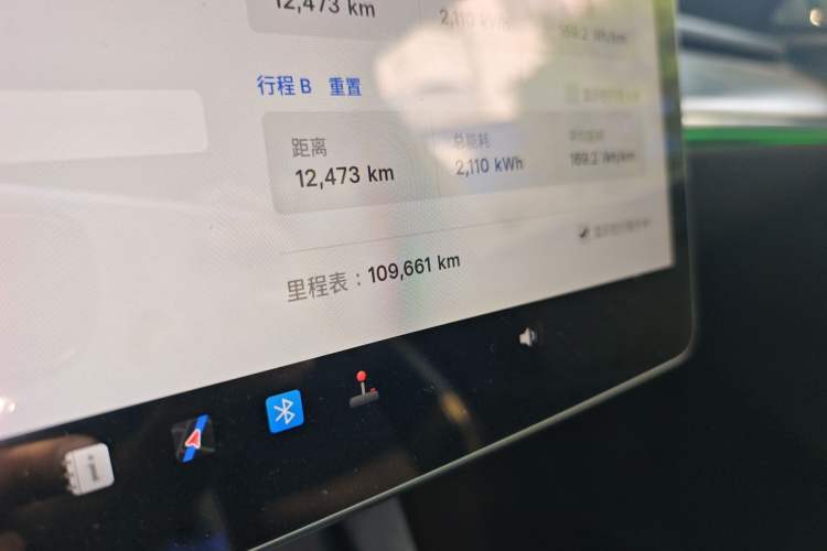 Used Tesla Model Y 2021 Performance High-Performance All-Wheel-Drive Version Odometer Close Up