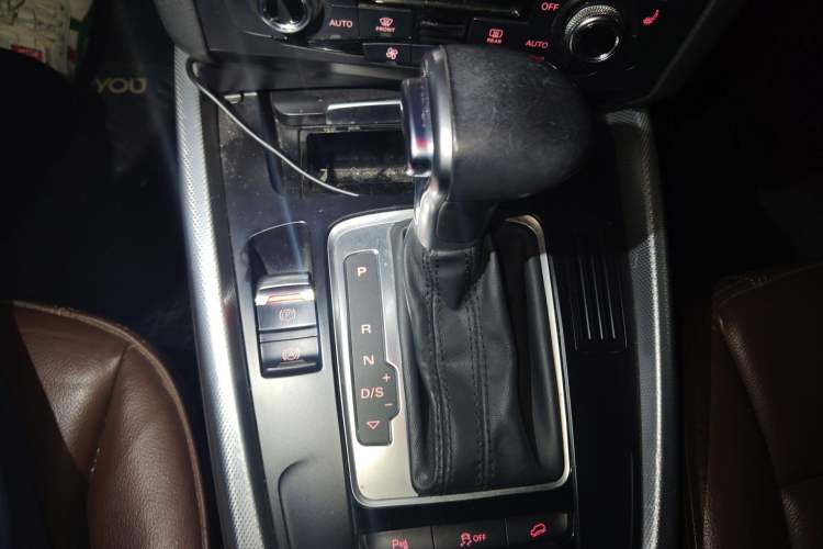Used Audi Q5 2015 40 TFSI Technology Edition Gear Lever