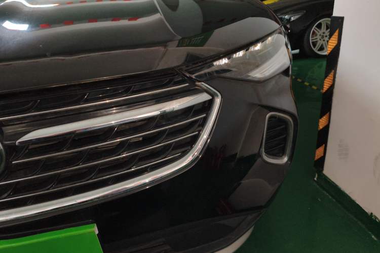 Used Buick Envision 2023 Encore S 552T Two-Wheel Drive Luxury Model
