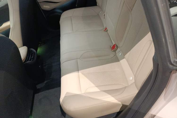 Used Nio ET5 2024 75 kWh Left Rear Seat