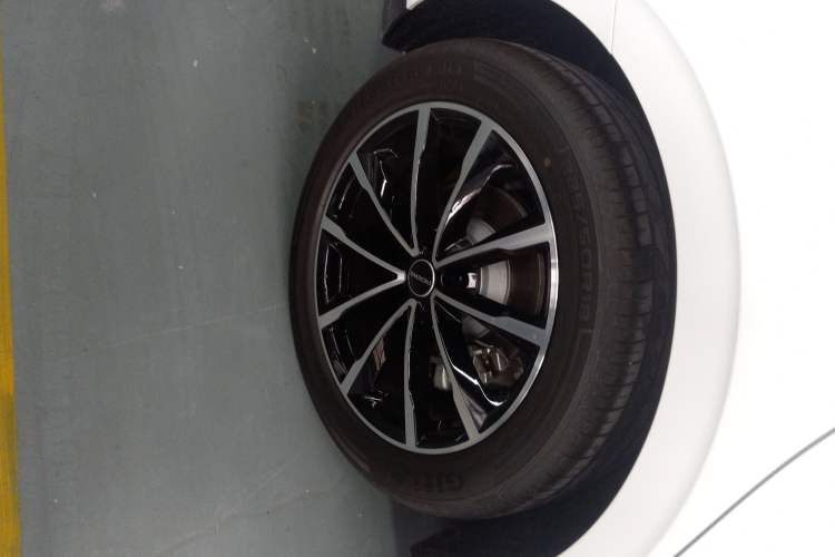 Used Roewe D7 2025 DMH 125km World Champion Edition Right Rear Wheel Hub