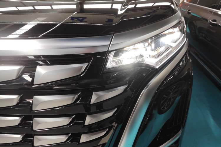 Used Denza D9 2024 DM-i 1050 Luxury Model Left Front Headlight