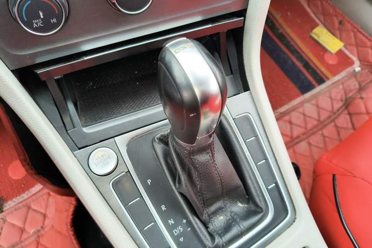 Used Volkswagen Golf 2016 230TSI Automatic Luxury Version
