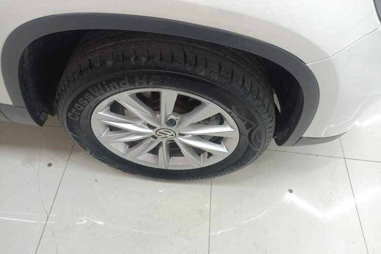 Used Volkswagen Tiguan 2016 280TSI Automatic Two-Wheel Drive Silk Road Comfort Edition Right Front Wheel Hub