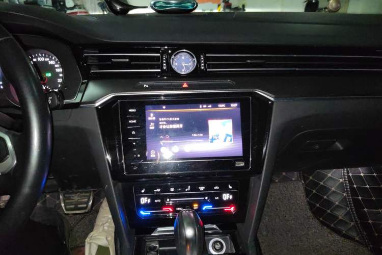 Used Volkswagen Magotan 2020 330TSI DSG Leading Model Audio And AC Panel