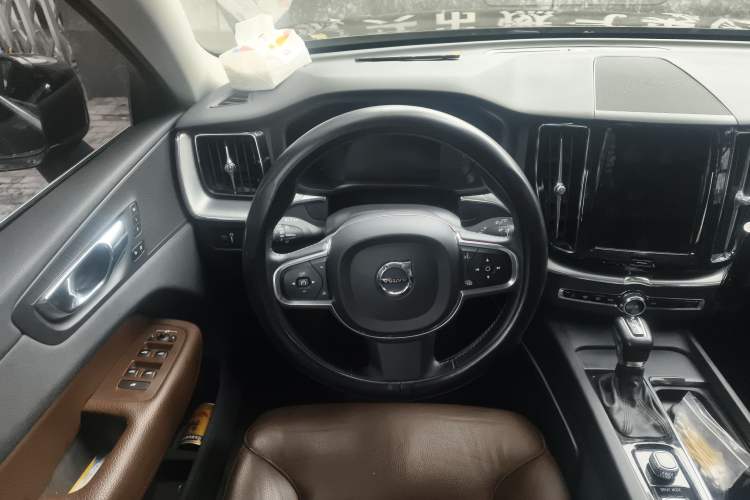 Used Volvo XC60 2019 T5 4x4 Smart Edition China V Standard

