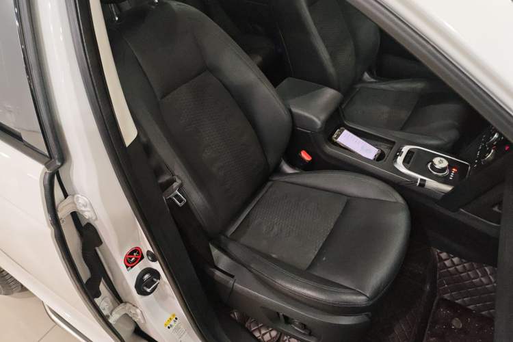 Used Land Rover Discovery Sport 2019 240 PS PURE Edition China VI Standard
