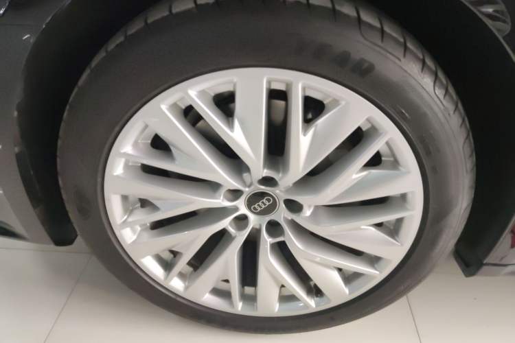 Used Audi A7L 2024 45TFSI S-line Dream-Building Edition Flow Crystal Package