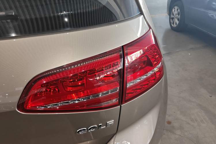 Used Volkswagen Golf 2016 230TSI Automatic Comfort Version
